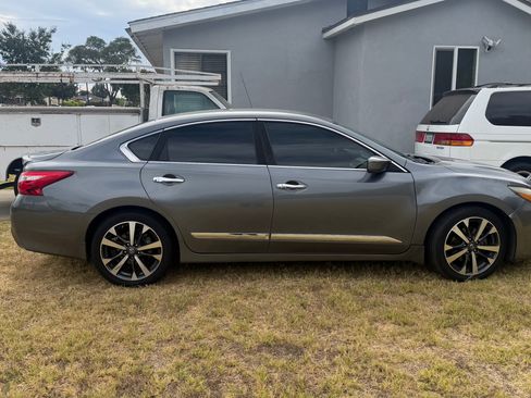 Used 2016 Nissan Altima 2.5 SR FWD image 8
