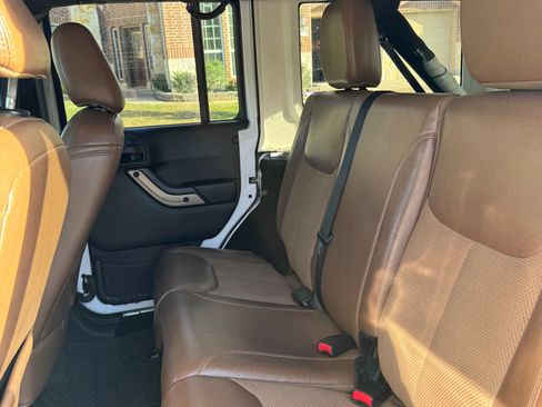 Used 2016 Jeep Wrangler Unlimited Sahara image 9