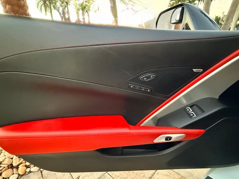 Used 2016 Chevrolet Corvette Z06 w/ 3LZ Preferred Equipment Group image 6