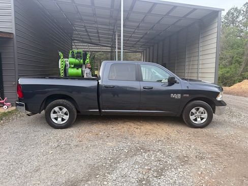 Used 2020 RAM 1500 Classic SLT image 4