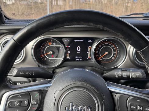 Used 2020 Jeep Wrangler Unlimited Sahara AWD/4WD image 15