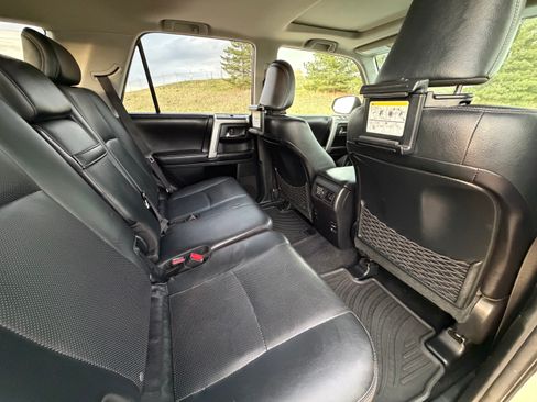 Used 2016 Toyota 4Runner Limited AWD/4WD image 9
