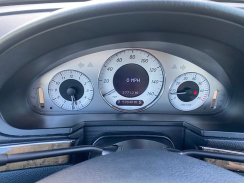 Used 2009 Mercedes-Benz E 550 Sedan image 22