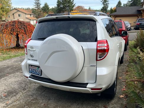 Used 2010 Toyota RAV4 Limited image 10