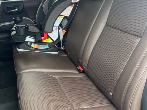 Used 2018 Toyota Tacoma Limited image 13