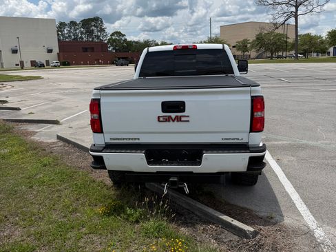 Used 2019 GMC Sierra 2500 Denali w/ Duramax Plus Package AWD/4WD image 8