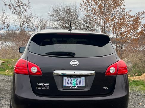 Used 2013 Nissan Rogue SV image 2