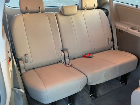 Used 2015 Toyota Sienna XLE w/ XLE Navigation Package FWD image 14