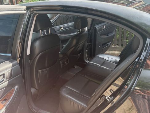 Used 2011 Hyundai Genesis 3.8 w/ Technology Pkg 4 RWD image 11