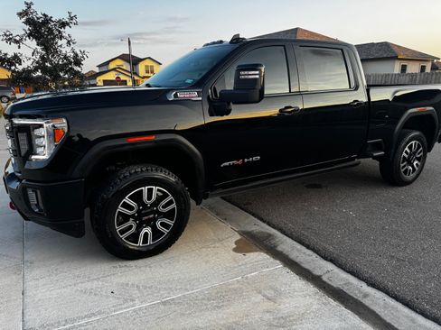 Used 2023 GMC Sierra 2500 AT4 w/ AT4 Premium Plus Package image 10