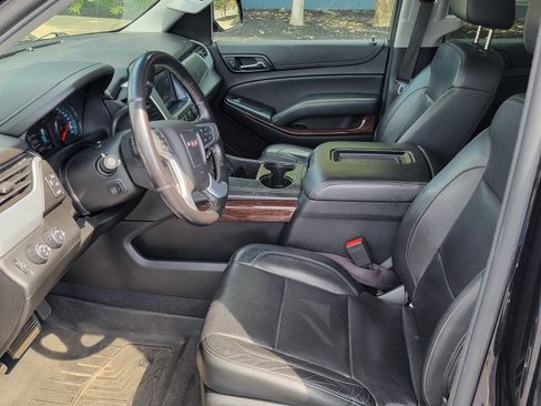 Used 2019 GMC Yukon XL SLT image 8