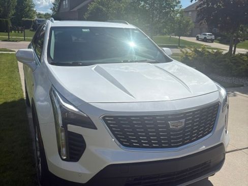 Used 2020 Cadillac XT4 Premium Luxury w/ Cold Weather Package AWD/4WD image 5