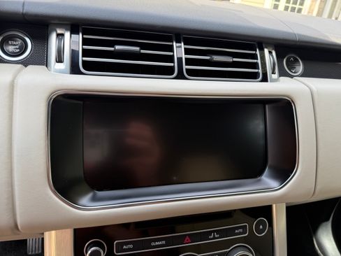 Used 2017 Land Rover Range Rover HSE image 18