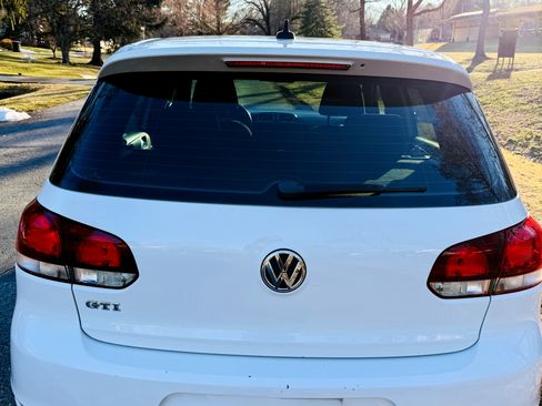 Used 2011 Volkswagen Golf 4-Door image 6
