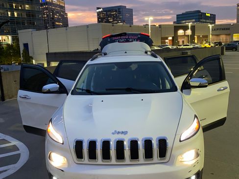 Used 2016 Jeep Cherokee Sport image 12