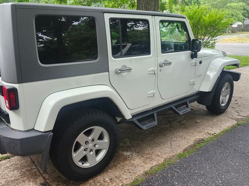 Used 2010 Jeep Wrangler Unlimited Sahara w/ Dual Top Group AWD/4WD image 4