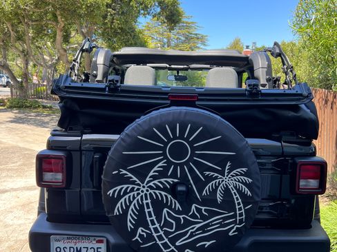 Used 2025 Jeep Wrangler Sport image 12