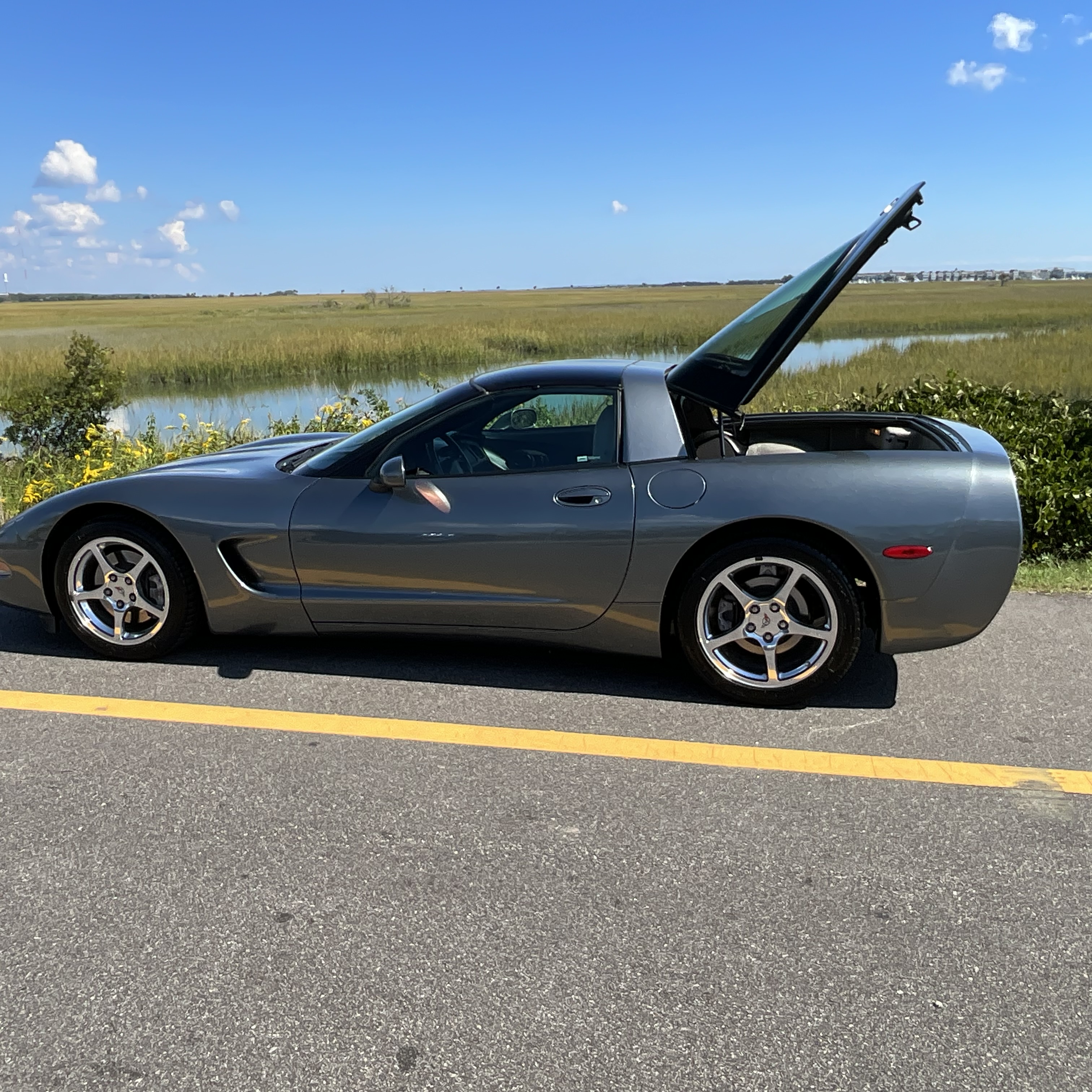 Used 2003 Chevrolet Corvette Coupe w/ Preferred Equipment Group RWD image 5