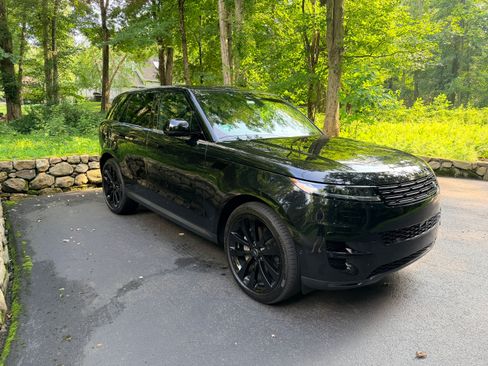 Used 2025 Land Rover Range Rover Sport SE AWD/4WD image 10