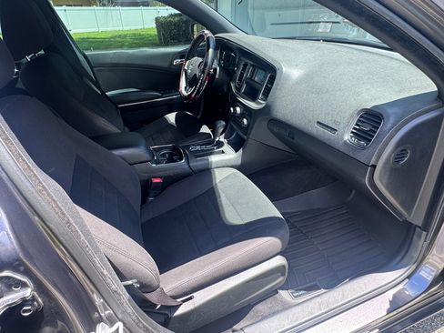 Used 2014 Dodge Charger SE RWD image 10