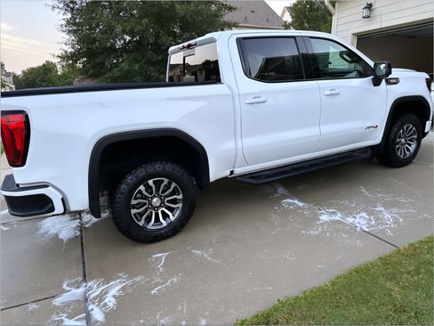 Used 2023 GMC Sierra 1500 AT4 w/ AT4 Premium Package AWD/4WD image 10