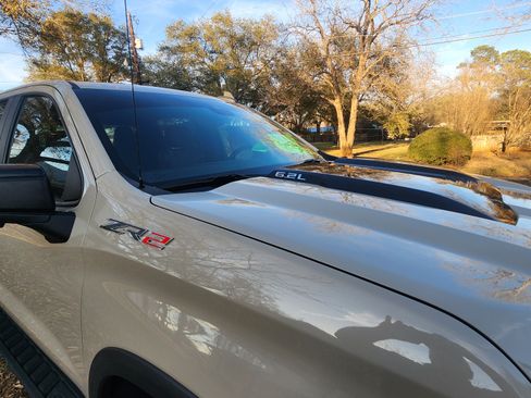 Used 2022 Chevrolet Silverado 1500 ZR2 w/ Technology Package image 10