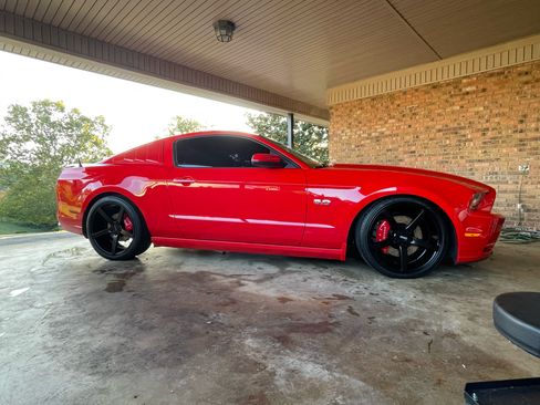 Used 2013 Ford Mustang GT image 1