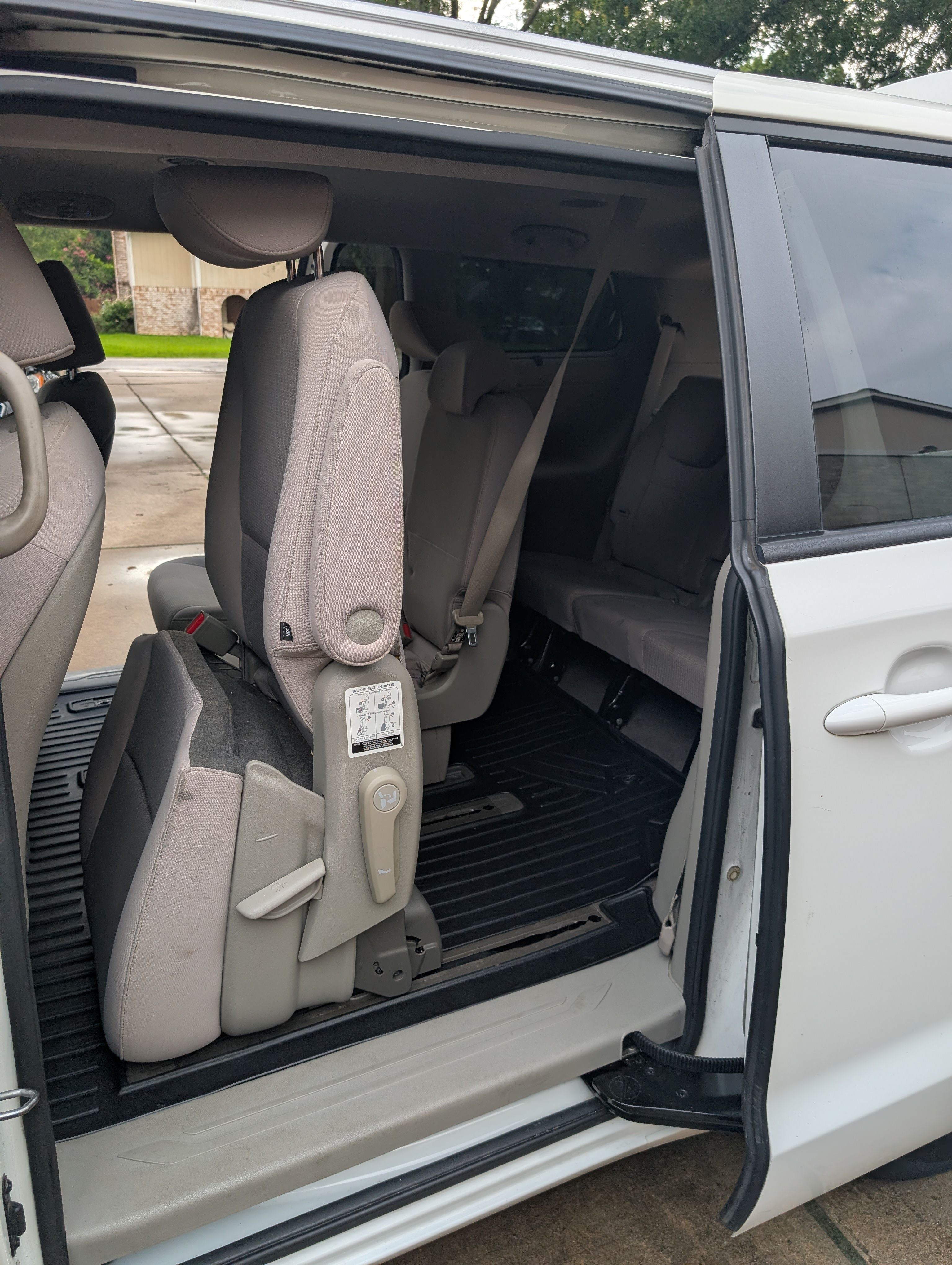 Used 2016 Kia Sedona LX w/ LX Convenience Package FWD image 23