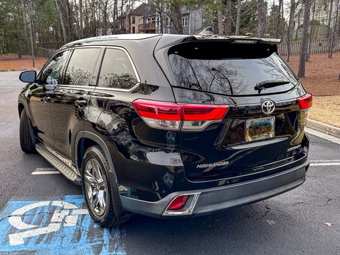Used 2017 Toyota Highlander Limited Platinum image 4