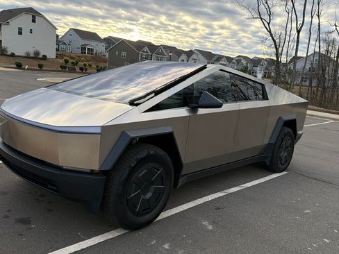 Used 2025 Tesla Cybertruck AWD Crew Cab image 2