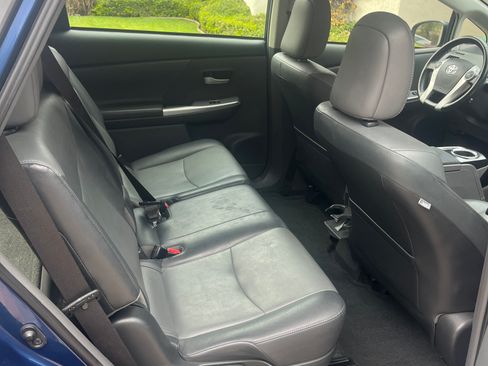 Used 2014 Toyota Prius V Five FWD image 10