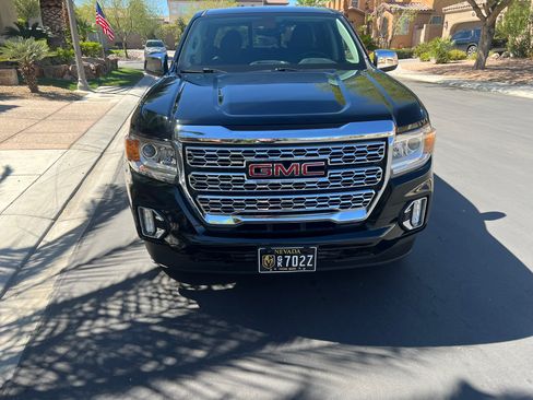 Used 2021 GMC Canyon Denali image 4
