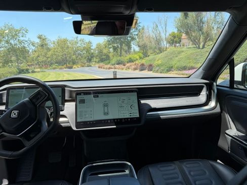 Used 2025 Rivian R1S Adventure AWD/4WD image 2
