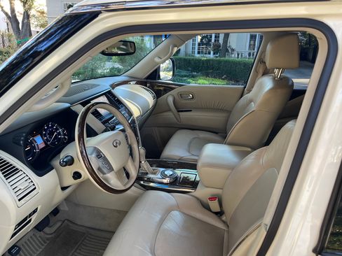 Used 2015 INFINITI QX80 Luxe w/ 22" Wheel Package image 9
