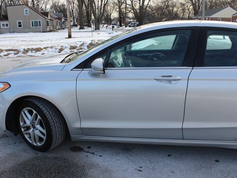Used 2014 Ford Fusion SE image 16