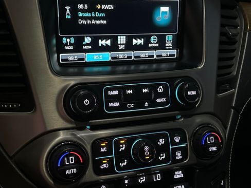 Used 2019 GMC Yukon XL Denali w/ Denali Ultimate Package AWD/4WD image 8