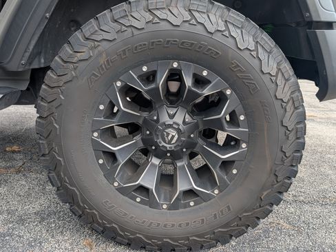 Used 2018 Jeep Wrangler Unlimited Sport S AWD/4WD image 12