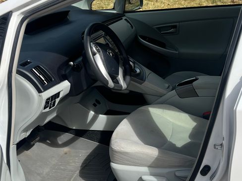 Used 2014 Toyota Prius Three image 6