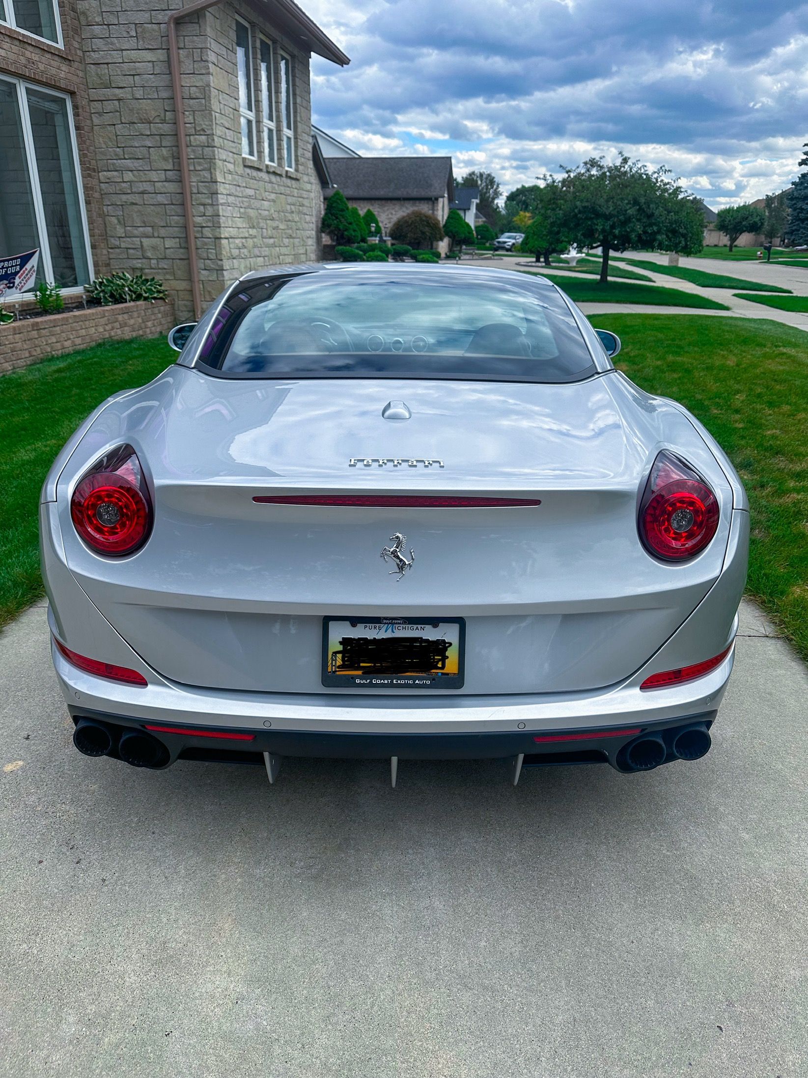 Used 2015 Ferrari California T RWD image 6
