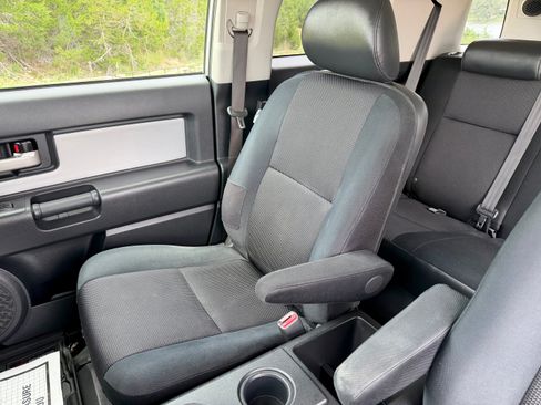 Used 2007 Toyota FJ Cruiser 4WD w/ Upgrade Pkg 2 image 18
