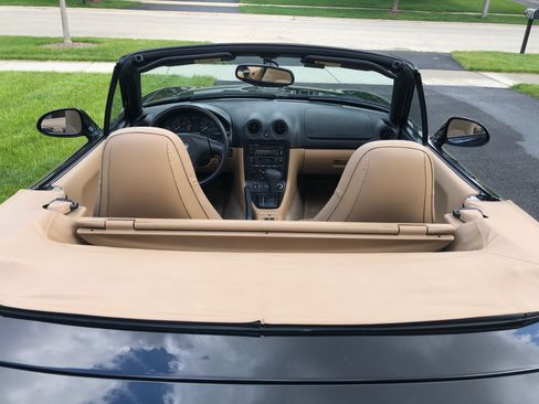 Used 2000 MAZDA MX-5 Miata RWD image 4