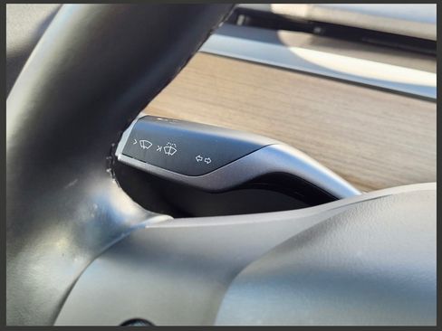 Used 2019 Tesla Model 3 Standard Range Plus image 5