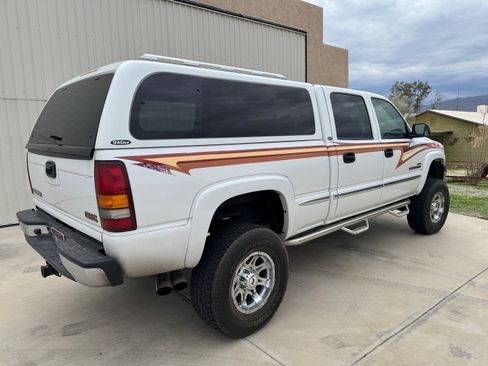 Used 2002 GMC Sierra 2500 2WD Crew Cab HD w/ SLT Marketing Option Pkg image 2
