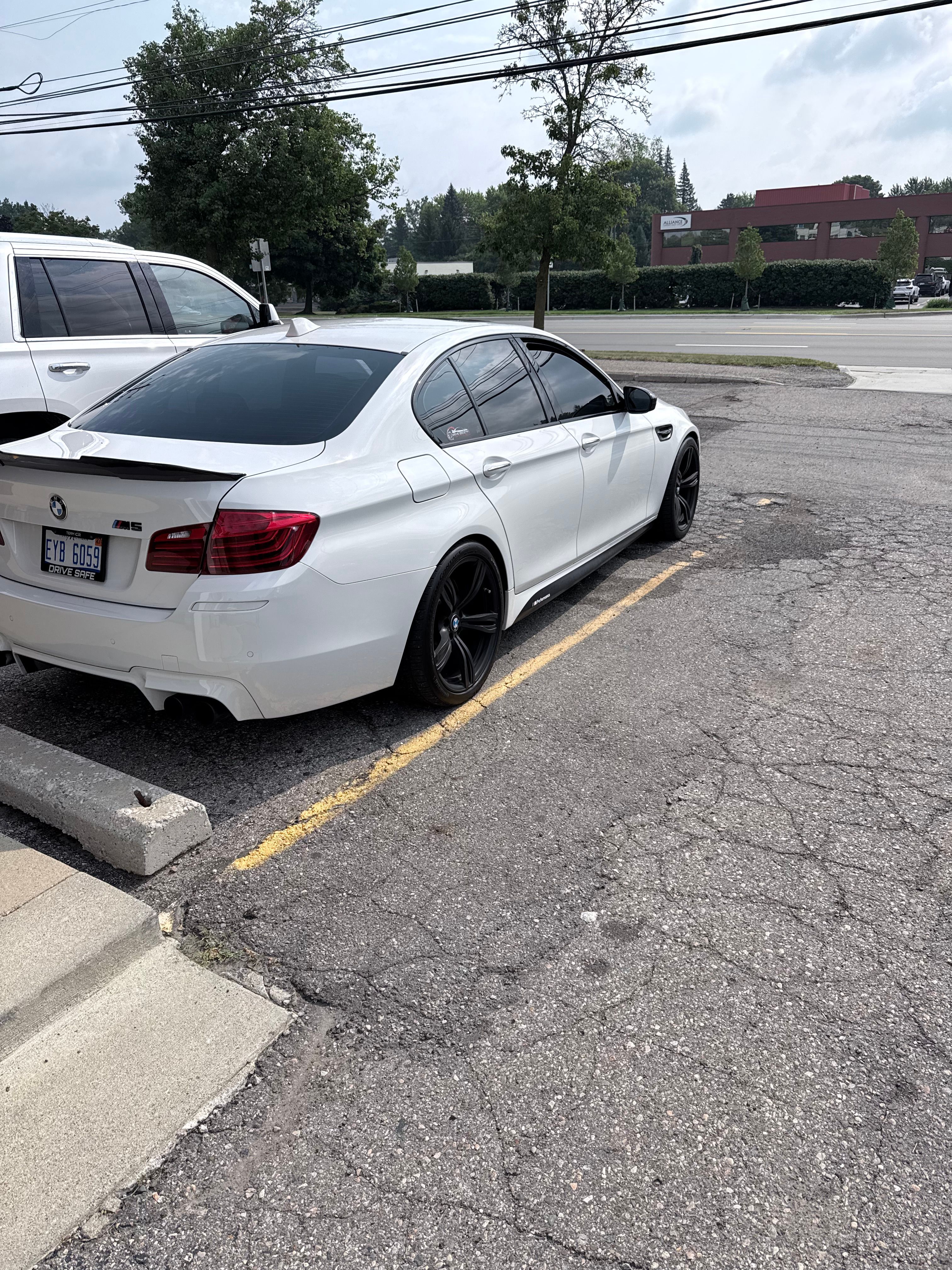 Used 2016 BMW M5 RWD image 2