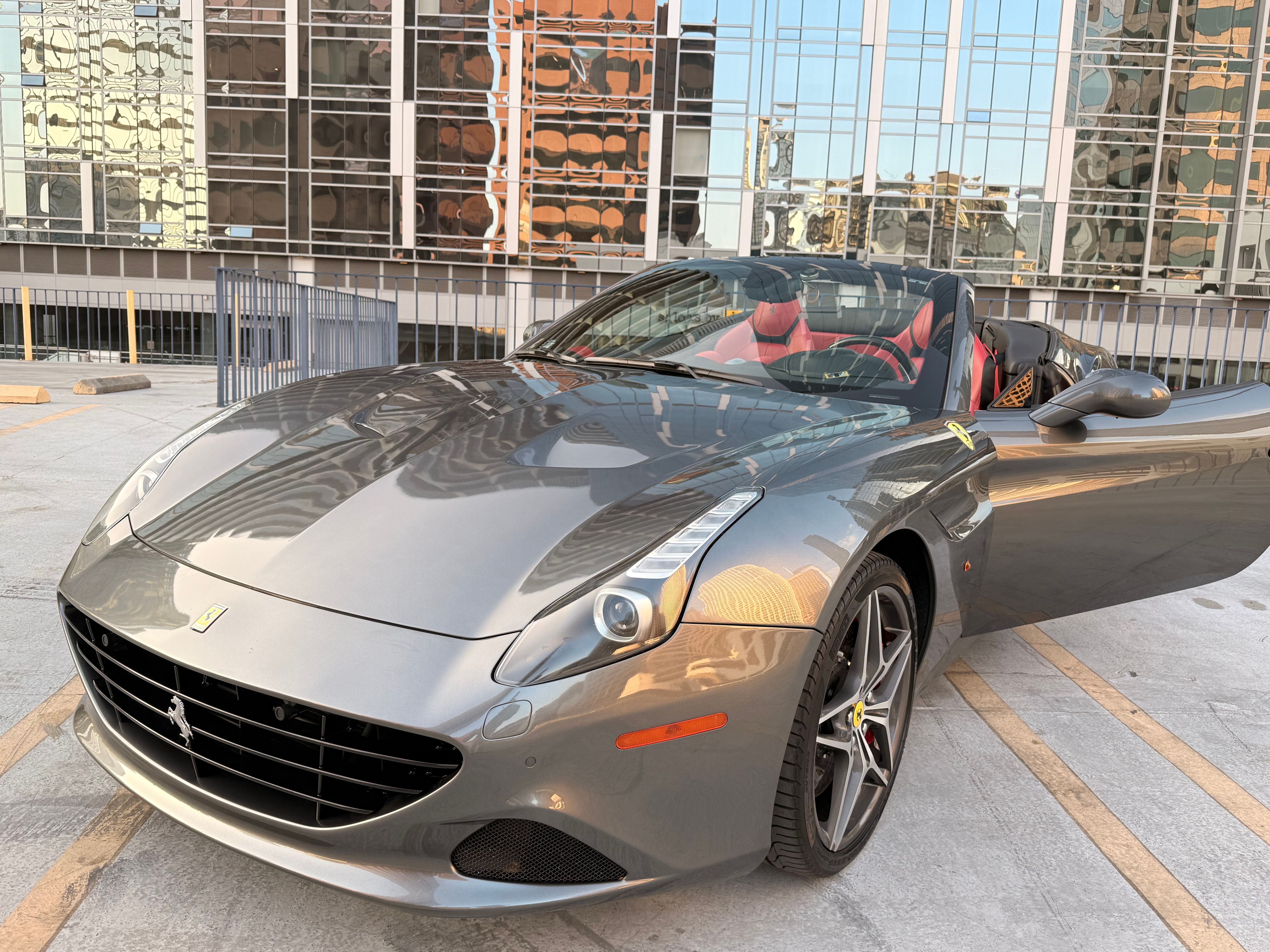 Used 2017 Ferrari California T RWD image 4