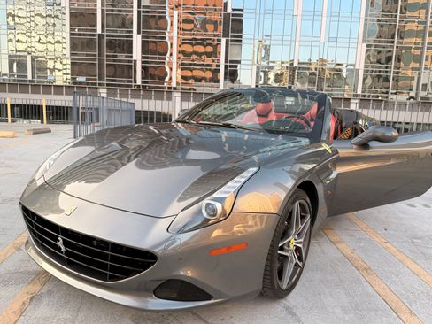 Used 2017 Ferrari California T image 4