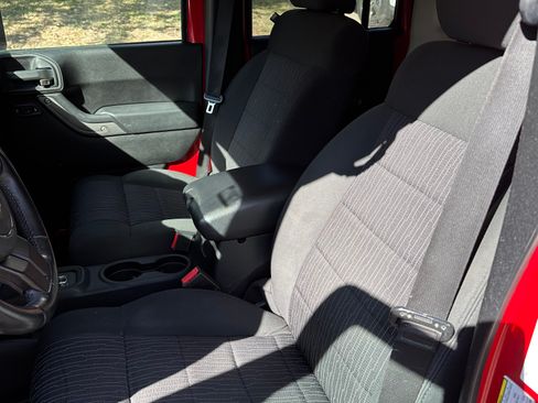 Used 2012 Jeep Wrangler Unlimited Sport image 14