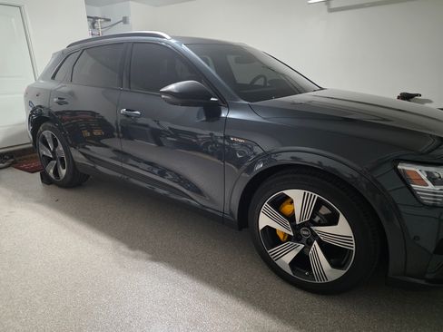 Used 2022 Audi e-tron Premium Plus w/ Premium Plus Package image 4