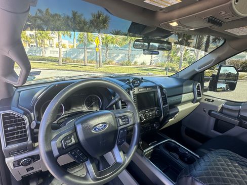 Used 2022 Ford F250 XLT w/ XLT Premium Package image 6