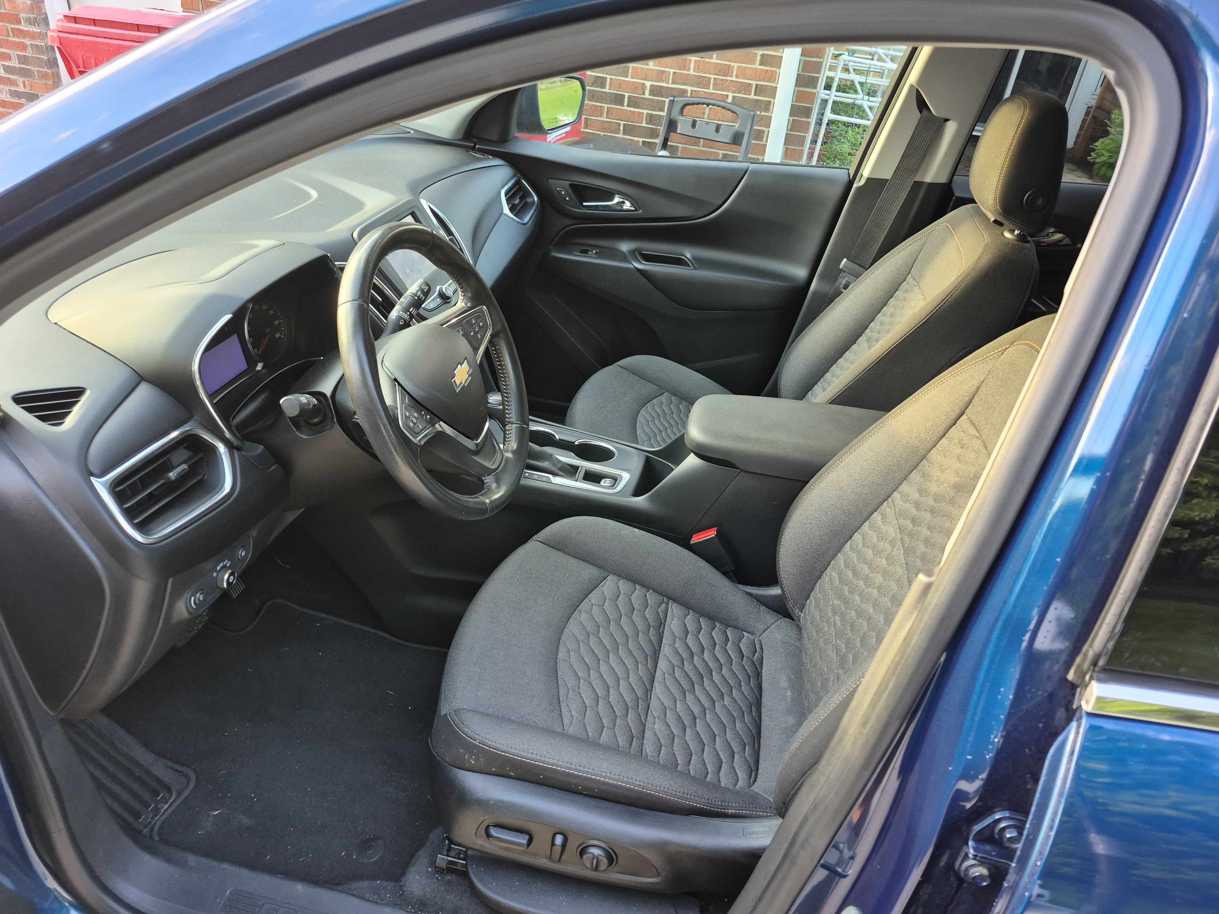 Used 2020 Chevrolet Equinox LT w/ Driver Convenience Package AWD/4WD image 9